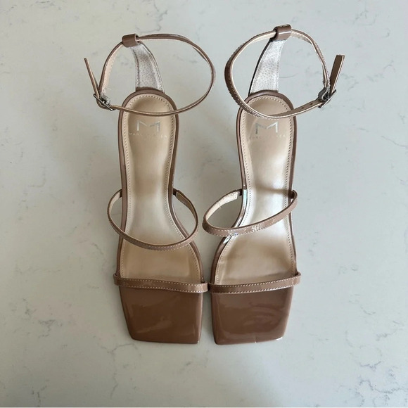 Marc Fisher Dalida Leather Buckle Strappy Sandals Size: 7.5 - Picture 2 of 7